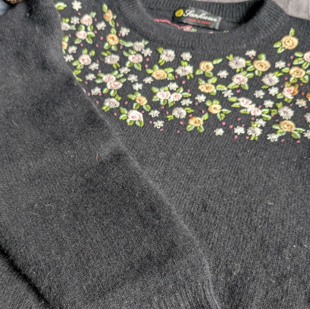 ๐ผ Vintage Sanhuan Black Floral Sweater With Embroidered Flowers - Medium - Picture 6 of 12
